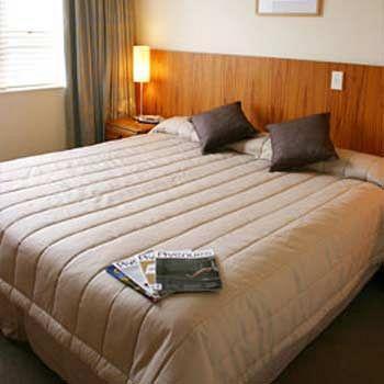 The Poplars Apartment Hotel Christchurch Extérieur photo